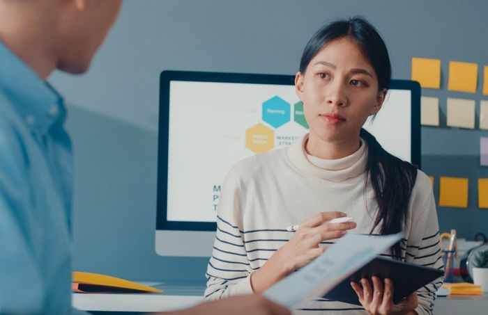 Phân biệt giữa tư duy phân tích và tư duy phản biện