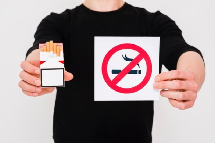 Tránh hút thuốc lá và xa lánh khói thuốc để ngăn ngừa hen phế quản tái phát.