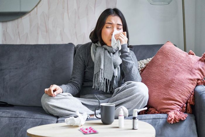 Hắt Xì, Chảy Nước Mũi Là Triệu Chứng Thường Gặp Ở Bệnh Nhân Viêm Đường Hô Hấp Trên