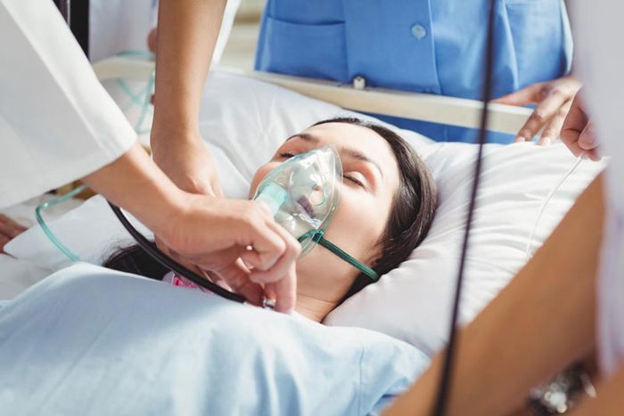 Một số bệnh nhân cần được hỗ trợ hô hấp bằng oxy