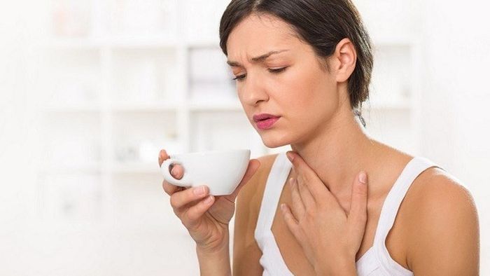 Đau Họng Gây Cản Trở Ăn Uống Thì Bạn Nên Đi Khám