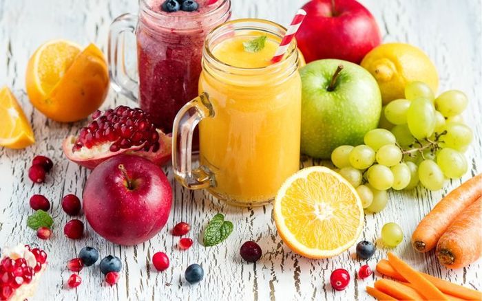 Đau họng nên uống gì? - Nước ép từ trái cây và rau quả tươi