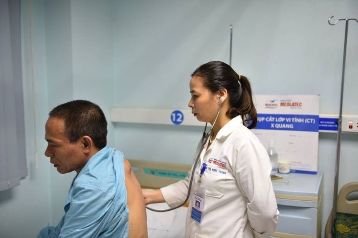 - Khuyến cáo tiêm ngừa vaccine cúm, viêm phổi, hoặc Haemophilus Influenzae để giảm thiểu nguy cơ mắc các bệnh liên quan đến đường hô hấp.