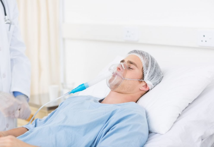 Thở oxy qua mặt nạ là phương pháp hỗ trợ quan trọng cho bệnh nhân suy hô hấp.