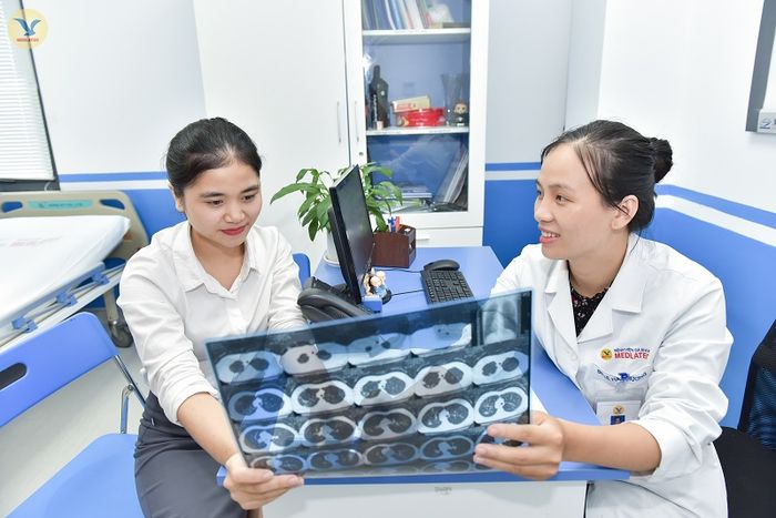 Tăng cường vận động, tập thể dục hàng ngày để hỗ trợ chức năng phổi và tăng cường sức đề kháng của cơ thể.