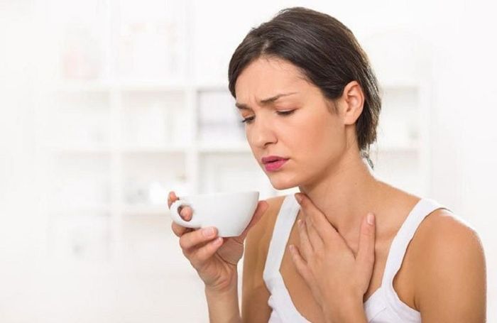 Lý do nào khiến họng đau khi nuốt nước bọt?