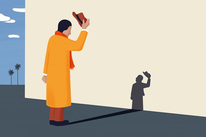 Trên thực tế, những người tỏ ra ngu ngốc thường là những người chiến thắng trong cuộc sống. Họ biết cách giữ bí mật và không cần phô trương trí tuệ của mình ra ngoài. Họ hiểu rằng, đôi khi việc giả vờ không biết là cách tốt nhất để tránh những vấn đề không cần thiết và không đáng có.'