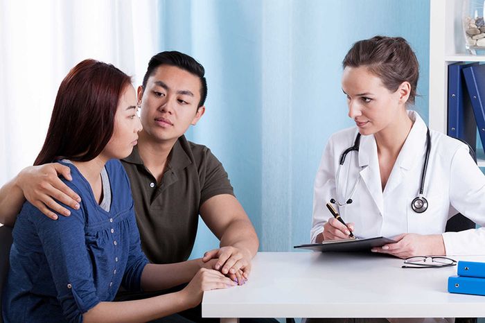 Trước thách thức của vô sinh, nhiều cặp vợ chồng không ngần ngại tìm kiếm sự giúp đỡ từ các bác sĩ để có phương pháp điều trị tốt nhất.