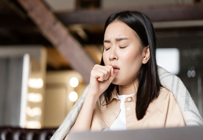 Cơn ho không đi kèm sốt có thể là dấu hiệu tiên lượng của một số bệnh lý ẩn