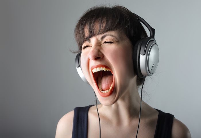 La hét, hát nhiều có thể là một trong những nguyên nhân gây ra khàn tiếng.