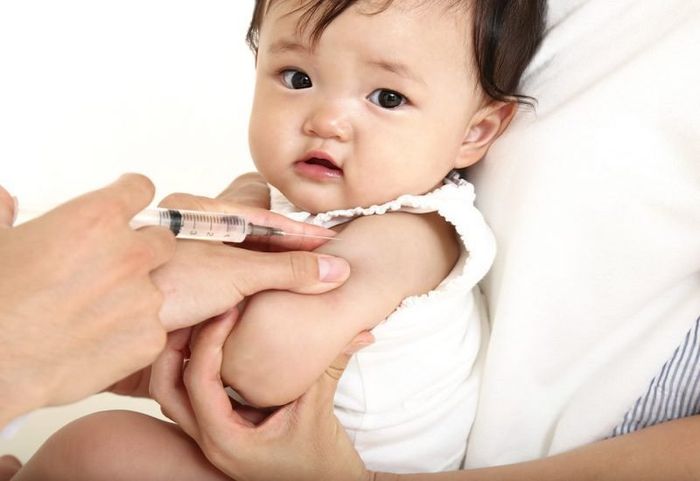 Thuốc palivizumab tiêm bắp giúp dự phòng bệnh do virus hợp bào hô hấp gây ra