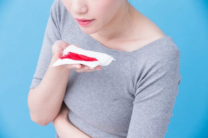Khi phát hiện dấu hiệu của ho ra máu, bạn không nên xem thường vì đó có thể là biểu hiện của bệnh giãn phế quản