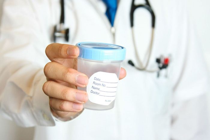 Xét nghiệm tinh dịch đồ hỗ trợ đánh giá khả năng sinh sản của nam giới.