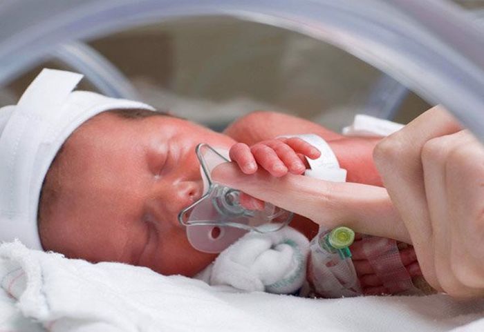 Thường thì ngay sau khi sinh, các triệu chứng của suy hô hấp sẽ hiện ra ngay lập tức.