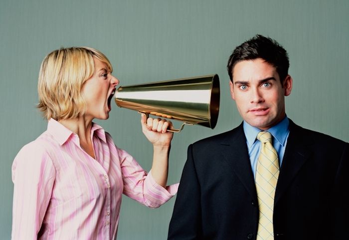 Nói quá nhiều hoặc thường xuyên cũng có thể gây đau họng nhưng không kèm theo triệu chứng ho