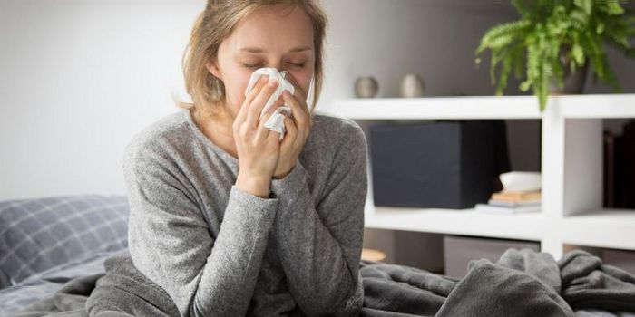 Cảm lạnh và cảm cúm có thể gây ra tình trạng ngứa họng và ho khan