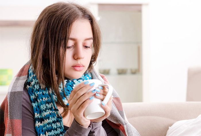 Khi bị cảm lạnh, bạn cần tập trung vào việc nghỉ ngơi và chăm sóc sức khỏe của mình
