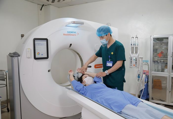 Bệnh nhân cần tuân thủ hướng dẫn của bác sĩ khi thực hiện chụp CT phổi.