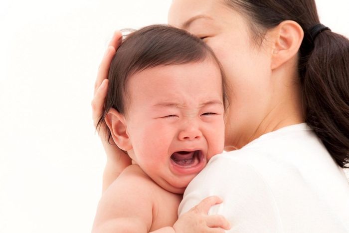Thở khò khè khiến trẻ cảm thấy mệt mỏi, khó chịu