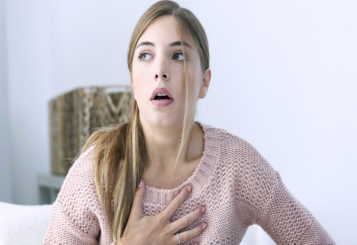 Khó thở và hụt hơi có thể là biểu hiện của bệnh viêm phổi tắc nghẽn mạn tính
