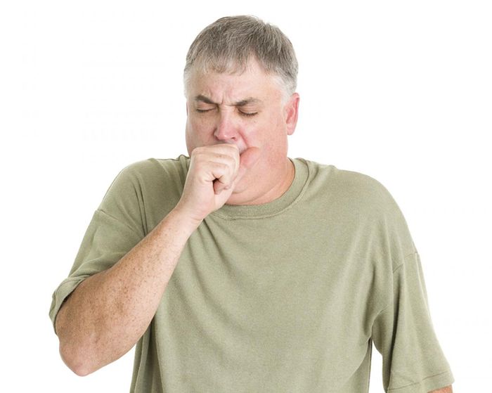 Bệnh viêm phế quản phổi gây ra những tác động trực tiếp đến hệ thống hô hấp của người bệnh