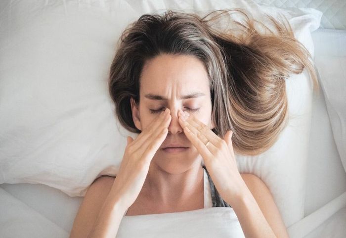 Viêm xoang gây ra cảm giác khó chịu và mệt mỏi cho người mắc bệnh.