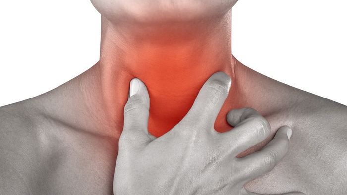 Người mắc viêm amidan hốc mủ thường phải đối mặt với đau đớn và khó chịu ở họng