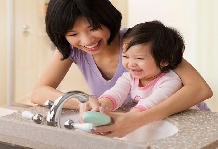 Giúp trẻ vệ sinh tay và phòng tránh bệnh thường xuyên
