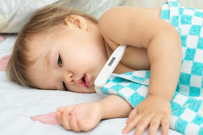 Bé cần được sử dụng thuốc giảm sốt khi nhiệt độ cơ thể từ 38.5 độ C trở lên