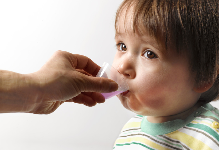 Điều trị không đúng cách là một trong những nguyên nhân khiến trẻ ho mãi không khỏi