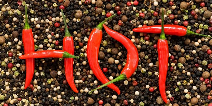 Cha mẹ cần tránh cho trẻ ăn các thực phẩm có thể kích thích gây ho nhiều hơn như thực phẩm cay nóng, thực phẩm chế biến sẵn