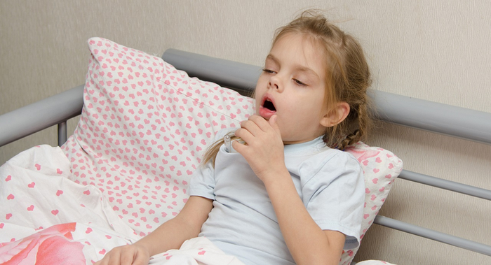 Tình trạng xẹp phổi do ho gà quá mạnh mẽ ở trẻ rất nguy hiểm.