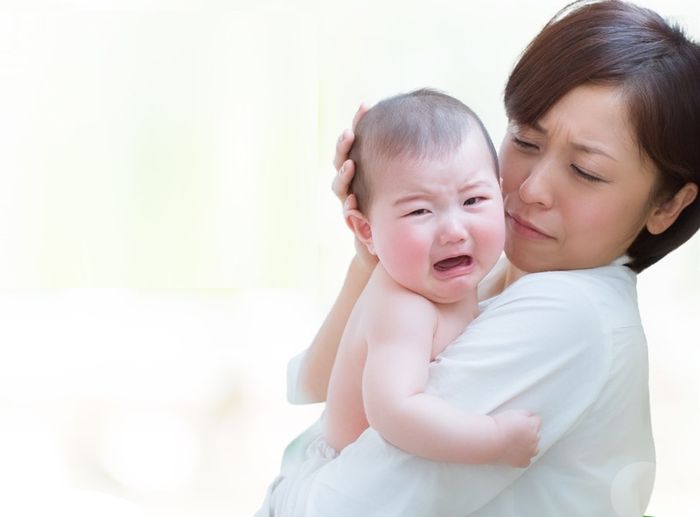 Triệu chứng điển hình của ho gà là trẻ xuất hiện cơn ho dai dẳng, kéo dài từ 15 - 20 ngày