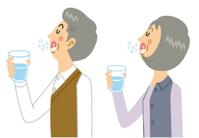 Sau phẫu thuật viêm amidan hốc mủ, người bệnh cần chăm sóc họng bằng nước muối thường xuyên để ngăn khuẩn phát triển và giảm nguy cơ tái phát.