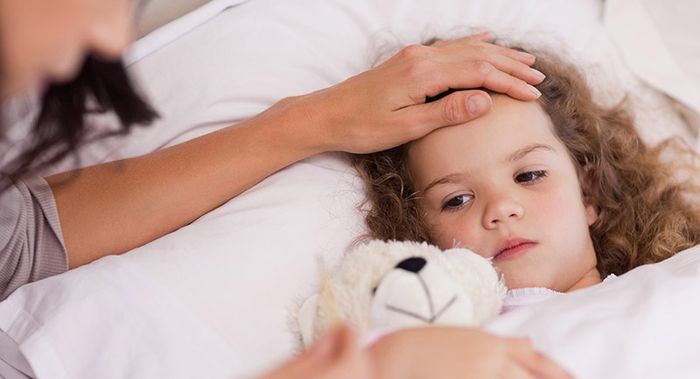 Trẻ mắc viêm phổi thường cảm thấy mệt mỏi, uể oải