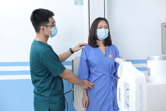 Nếu phát hiện các triệu chứng trên, cần đến bệnh viện để khám và điều trị kịp thời