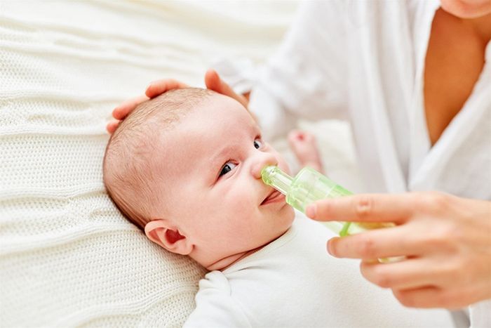 Rửa Mũi Bằng Nước Muối Sinh Lý Giúp Đẩy Chất Nhầy Ra Khỏi Đường Hô Hấp Dễ Dàng