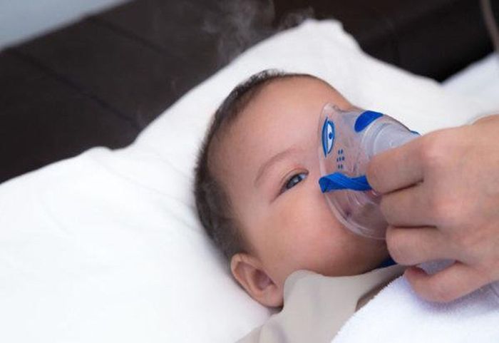 Hạn chế sử dụng oxy với liều cao cho trẻ