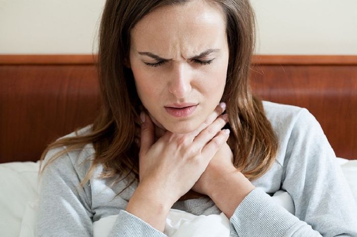 Ho có đờm là cơ chế tự nhiên của cơ thể, giúp tống đẩy dị vật và dịch tiết ra khỏi họng, phế nang.