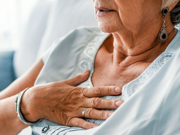 Người bệnh thường gặp khó thở hoặc đau ngực