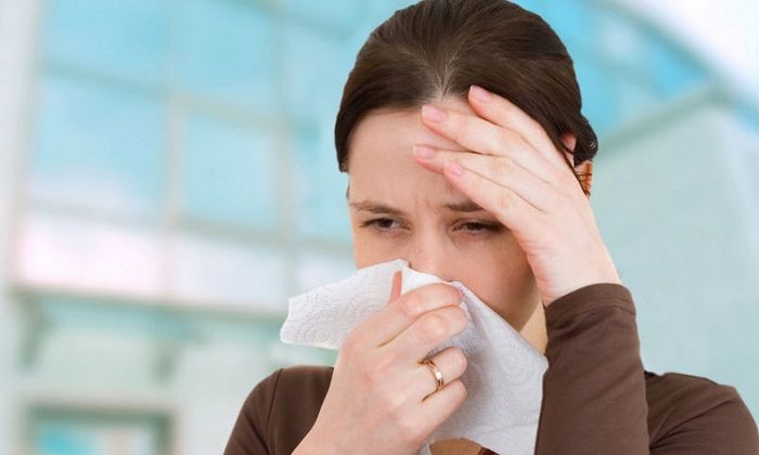 Viêm mũi xoang, tắc nghẹt mũi là một trong những nguyên nhân gây ra ho vào buổi tối