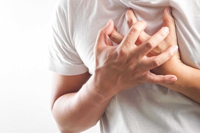 Khó thở là một trong những dấu hiệu của trào ngược dạ dày