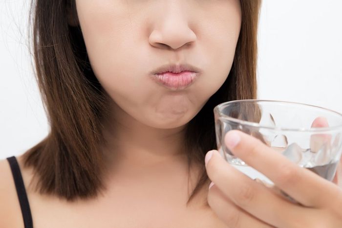 Rửa miệng với nước muối