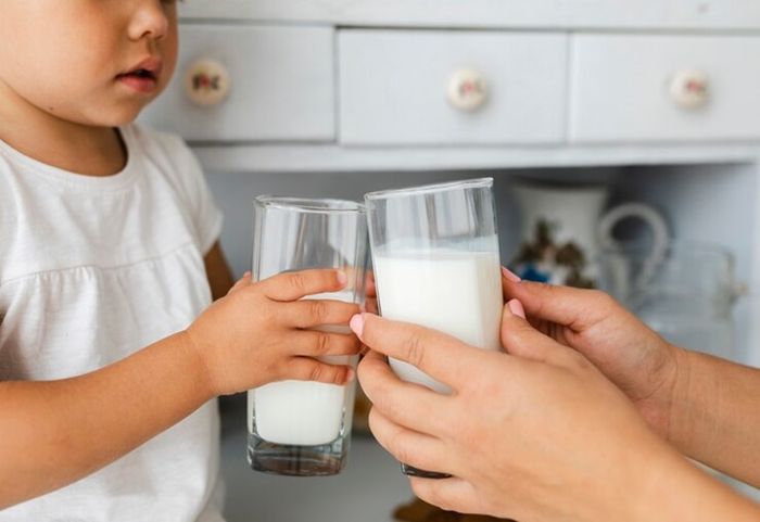 Sữa là nguồn dưỡng chất quan trọng nhưng cần được bổ sung đúng cách cho trẻ