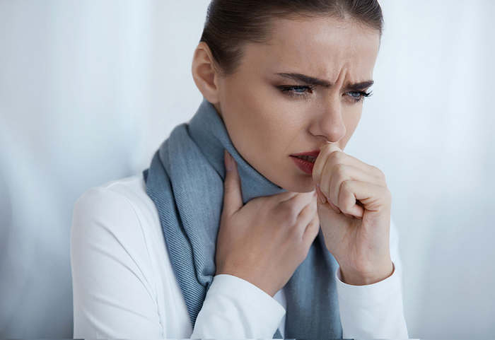 Ho có đờm thường đi kèm với các triệu chứng khác như sổ mũi, cảm giác mệt mỏi