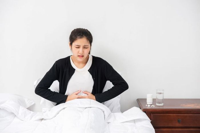 Tiêu Chảy Cấp Có Thể Gây Ra Tình Trạng Đau Bụng Đi Kèm Với Sốt, Ớn Lạnh