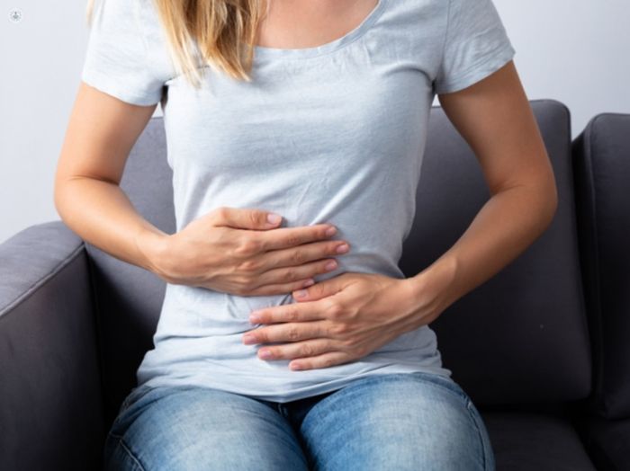 Đau bụng dưới và đau lưng là hiện tượng phổ biến ở nhiều chị em trong kỳ kinh nguyệt.