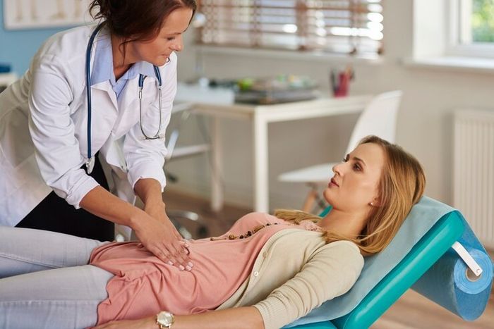 Thăm bác sĩ chuyên môn giúp điều trị rối loạn tiêu hóa một cách hiệu quả và an toàn.