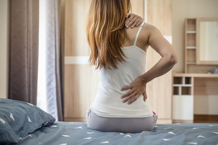 Phụ nữ dễ gặp hiện tượng đau lưng và đau bụng dưới