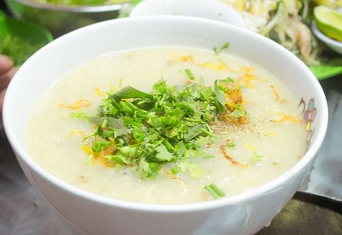 Sau phẫu thuật, cần ăn nhẹ và dễ tiêu.
